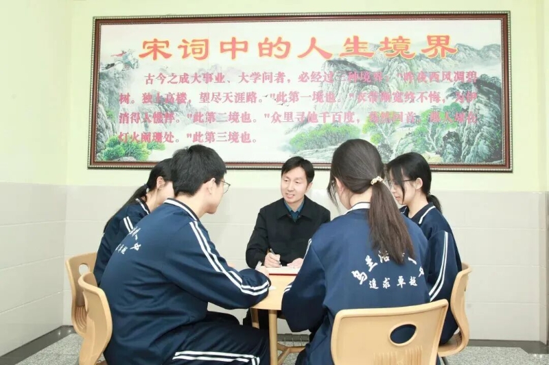 热血丹心沃桃李 鞠躬尽瘁谱华章1.jpg