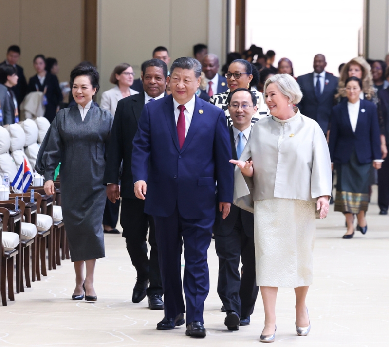 习近平出席全球妇女峰会开幕式并发表主旨讲话4.jpeg