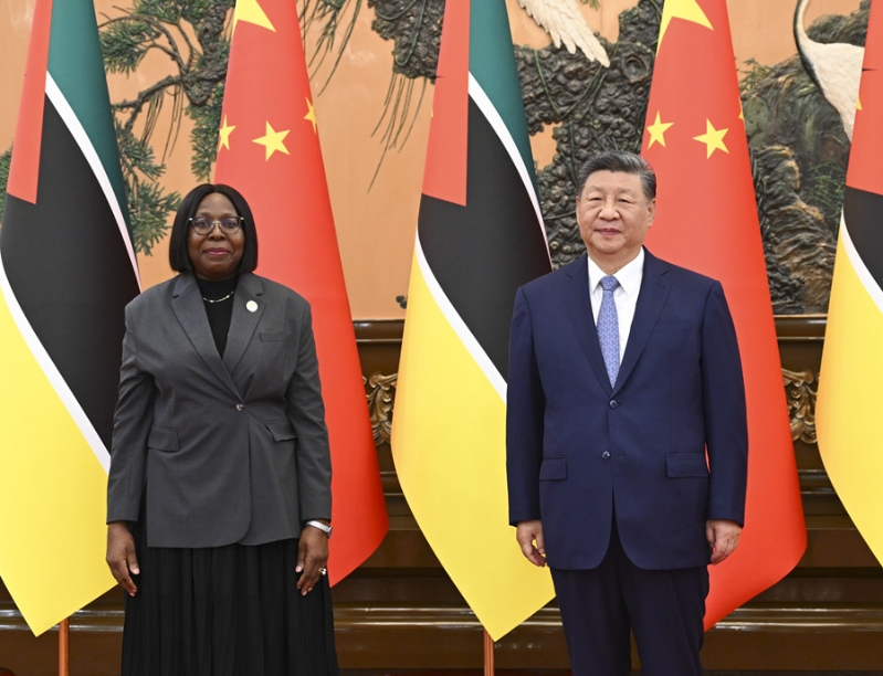 习近平会见莫桑比克总理莱维1.jpg
