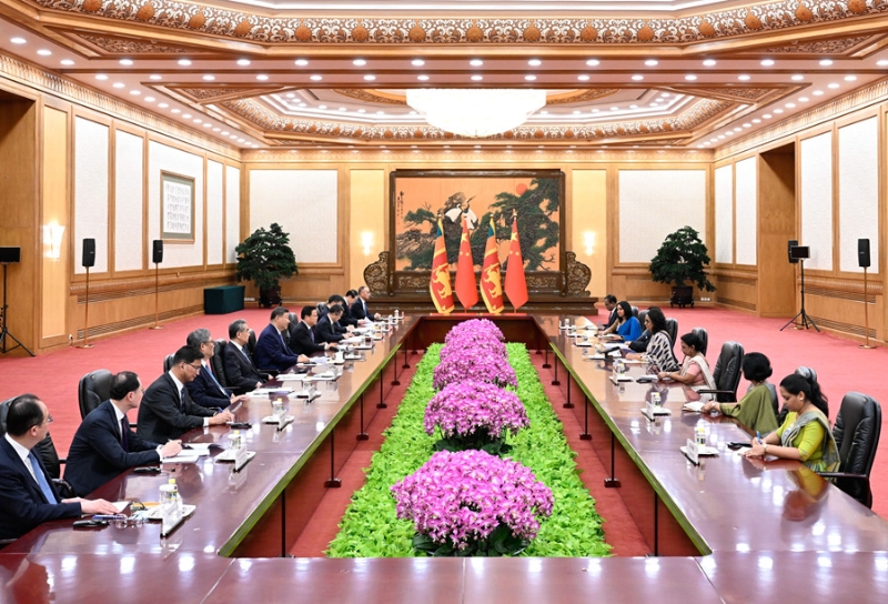 习近平会见斯里兰卡总理阿马拉苏里亚2.jpg