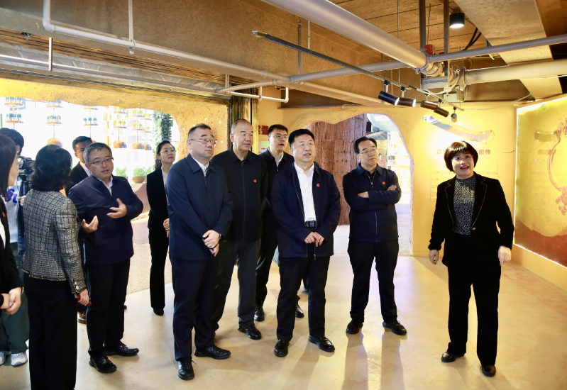自治区总工会党组书记、副主席张慧宇参加呼包鄂乌四地工会协同发展系列活动3.png