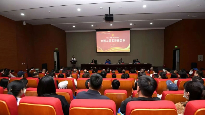 自治区总工会党组书记、副主席张慧宇参加呼包鄂乌四地工会协同发展系列活动5.jpg