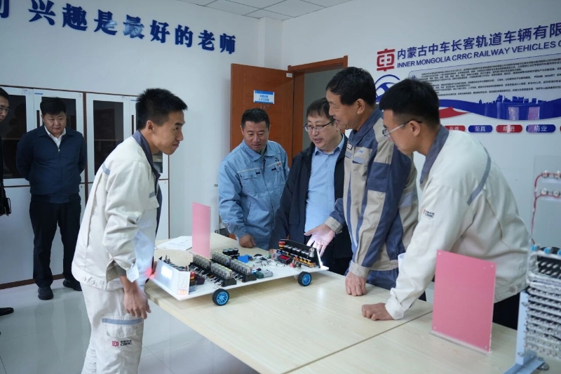 自治区总工会党组书记、副主席张慧宇参加呼包鄂乌四地工会协同发展系列活动2.jpg